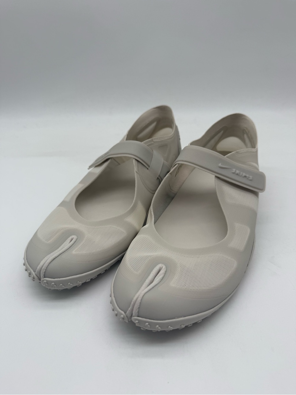 Nike SKIMS Rift Mesh Light Bone Womens Size 8.5